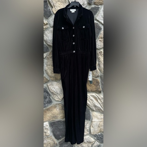Black Velvet Jumpsuit Size XL Vintage St Germain Paris Victorian Classic NWT! - Picture 1 of 6